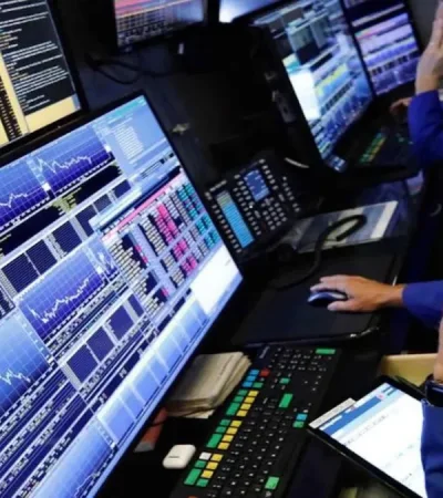 Las pantallas de los inversores mostraban un Riesgo País en 454 puntos básicos. (Foto: archivo web)