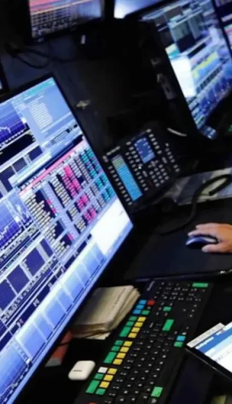 Las pantallas de los inversores mostraban un Riesgo País en 454 puntos básicos. (Foto: archivo web)