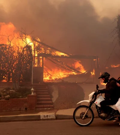 Las llamas consumen una de las zonas más ostentosas de la ciudad californiana.