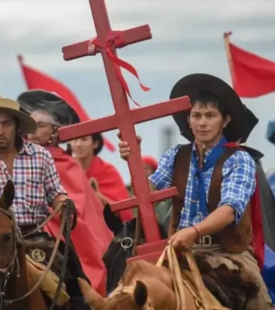 Los fieles del Gauchito Gil todos los años se congregan en la localidad correntina de Mercedes con el fin de cumplir con distintas promesas.