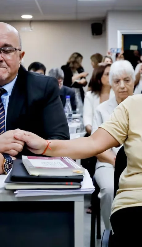 El defensor y la acusada frente a un juicio por jurados. (Foto: web)