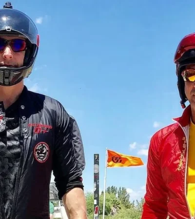 Paracaidistas argentinos conquistan un récord Guinness con un salto inédito