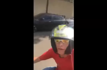 Grabó su propia muerte por intentar hacerse una selfie mientras andaba en moto