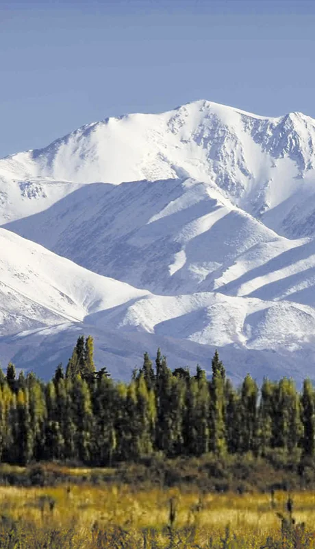 A apenas dos horas de la Ciudad de Mendoza, el Paso la Carrera regala imágenes impactantes.