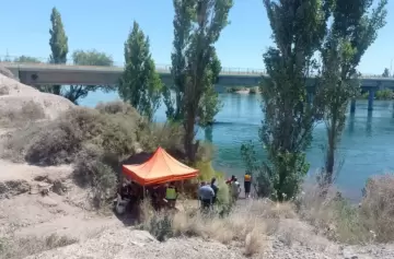 Sigue la búsqueda de Jésica, la nena de 10 años arrasada por el Río Limay