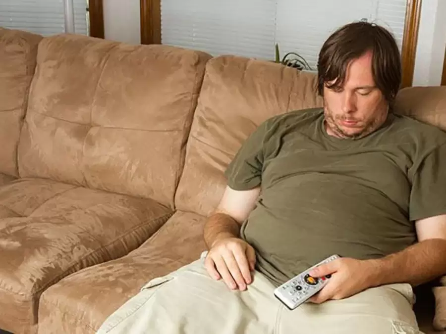 Los síntomas de depresión se manifiestan más frecuentemente entre quienes reportan consumo de alcohol de riesgo y los que no realizan actividad física