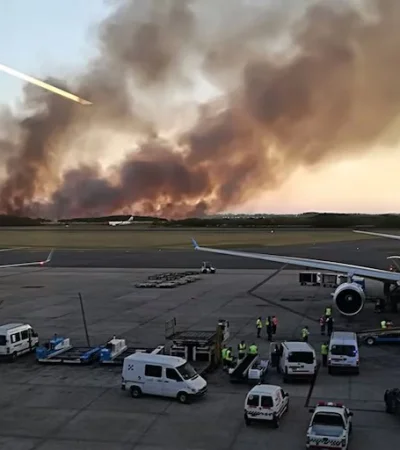 Incendio en pastizales de Ezeiza: caos y reprogramaciones en medio del fuego