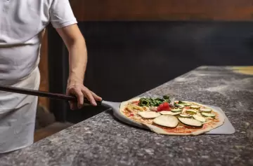 Aumento de sueldo para empleados de pizzerías: cuánto van a cobrar