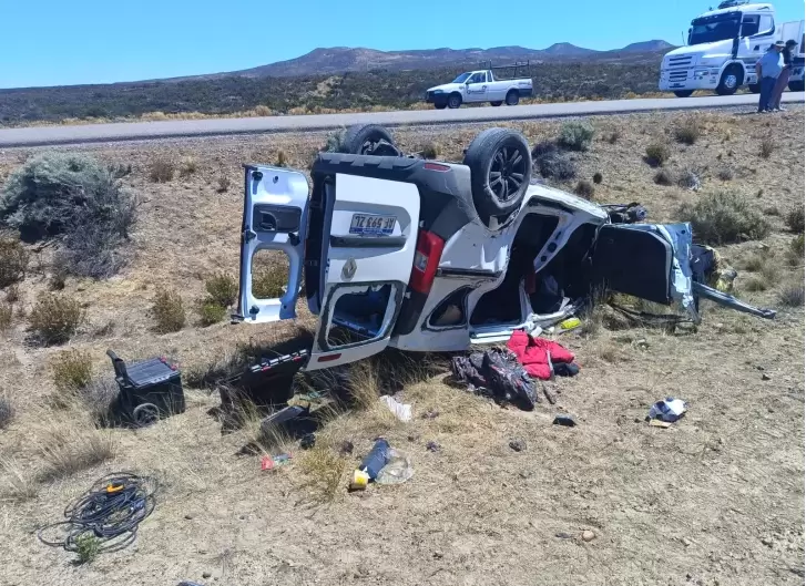 El rodado conducido por Rus a alta velocidad quedó destruido completamente. (Foto: web)