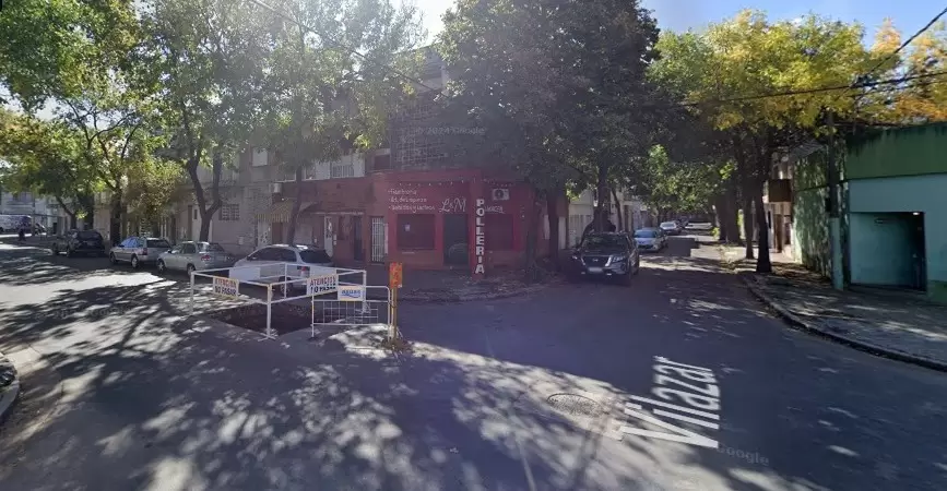 Gaboto y Vilazar, en Rosario. Allí funciona la pollería que los ladrones atacaron de noche.