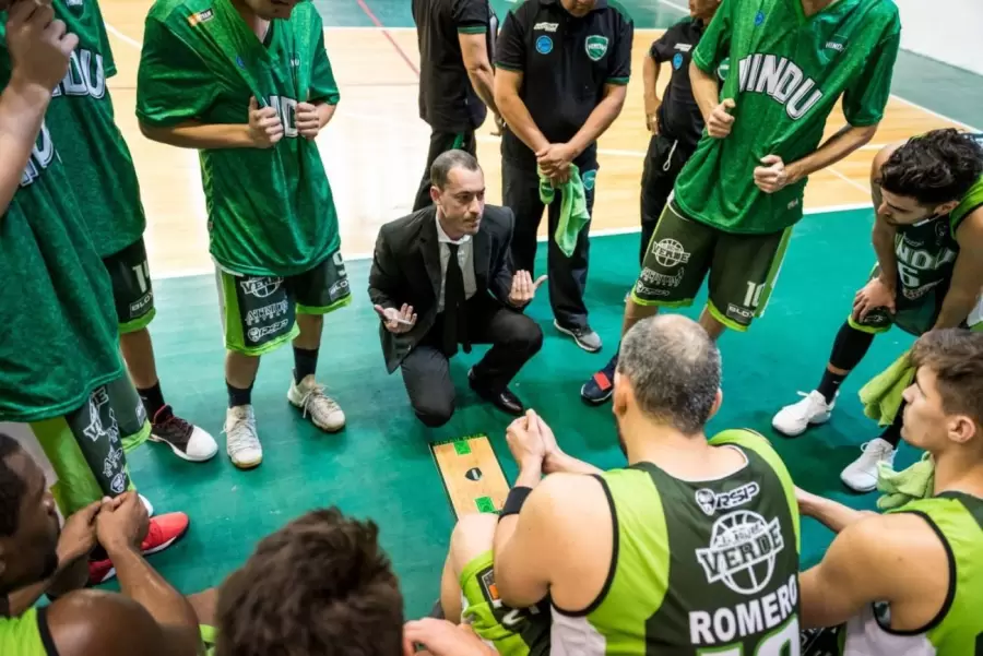 Rovner trabajando en Hindú hace unos años. FOTO: Facebook.