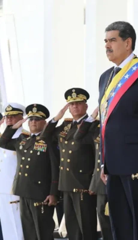 Nicolás Maduro juró ante la presencia de dirigentes kirchneristas/