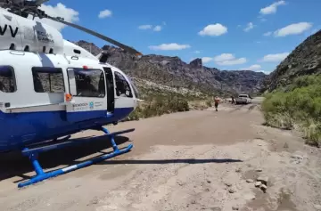 Dramática crecida del río Atuel, en San Rafael, con varios rescatados