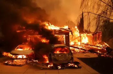 Los Ángeles: 16 muertes y miles de hectáreas devastadas por incendios forestales