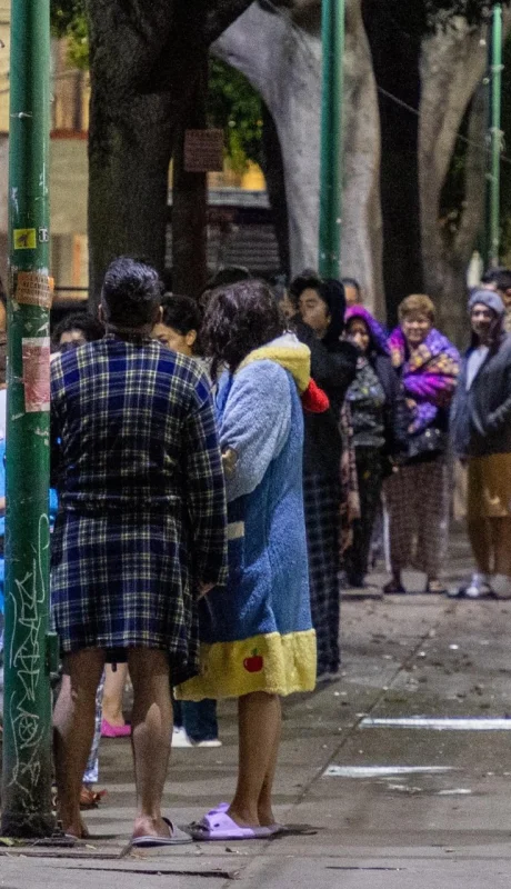 Los mexicanos fueron sorprendidos por el fuerte remezón y por las alarmas que resonaron en el sector.