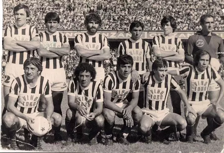 Badía, Zolorza, Montivero, Atalivar Villegas, Sosa y Reggi. Fornari, Velázquez, Funes, Quiroga y Olmos. Gimnasia 83