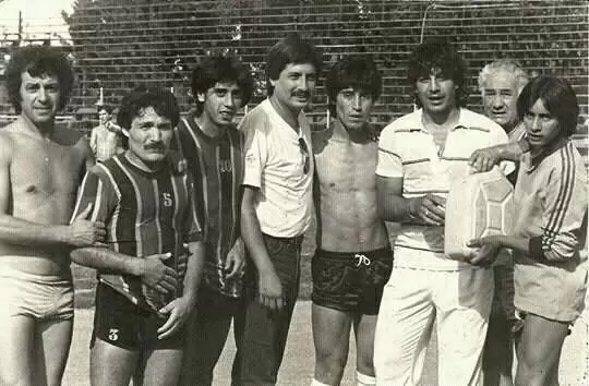 El Búfalo Funes visitando a sus amigos del Lobo del Parque.