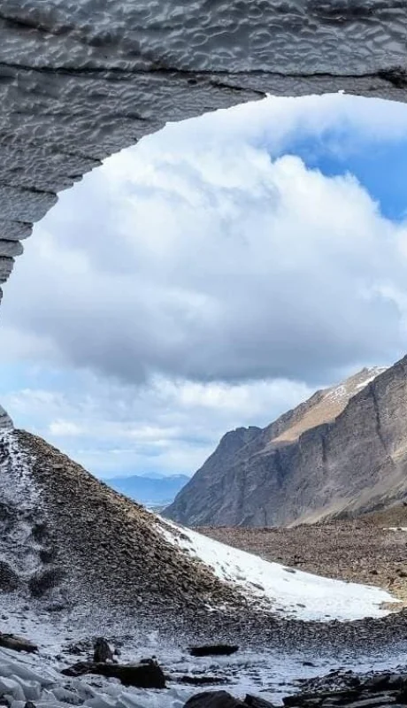 Desde hace años se advertía que podría colapsar la cueva de hielo, por lo que estaba prohibido su ingreso.
