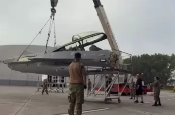 Petri: "Primer F-16 en Tandil: avanza su ensamblaje en la VI Brigada Aérea"