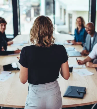 El futuro del liderazgo empresarial: competencias esenciales para 2025.