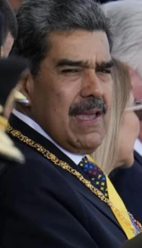 El reelegido mandatario se las agarró ahora con tres embajadas del viejo continente.