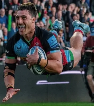 Rodrigo Isgró anotó un hermoso try en su debut