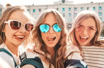 Psicología de los lentes de sol: cómo influyen en tu imagen y emociones