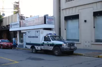 Asesinaron a un policía de un tiro y buscan a motochorros