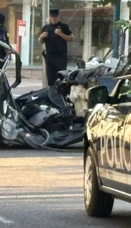 Por la violencia del impacto no se pudo determinar a qué velocidad se desplazaba el auto siniestrado.