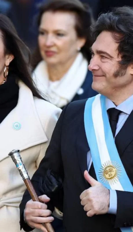 La vice, denostada por gran parte del gabinete nacional, deberá tomar el bastón de mando el próximo fin de semana.