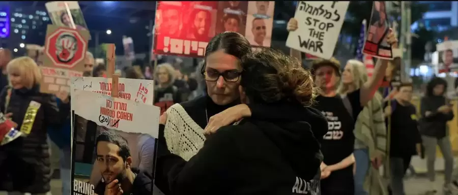 Los familiares esperan con inquietud y ansiedad la liberación de sus seres queridos.