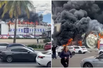 Video: voraz incendio devasta el Air Jump Trampoline Park y el Royal Jack en México
