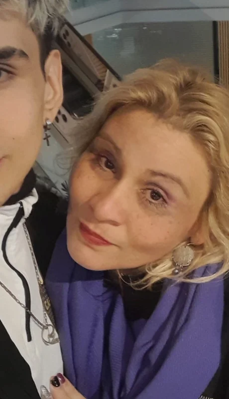 La víctima y su hijo, sindicado como el autor de la muerte.