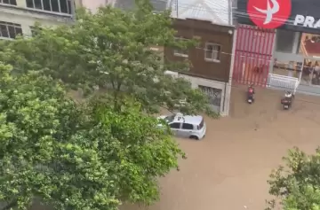 Florianópolis y Camboriú bajo el agua: deslizamientos y calles anegadas