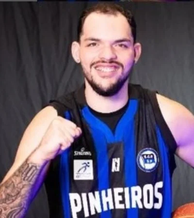 Fidelis llega a la Argentina.