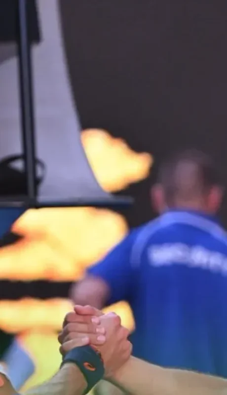 Cerúndolo se saluda en la red con De Miñaur