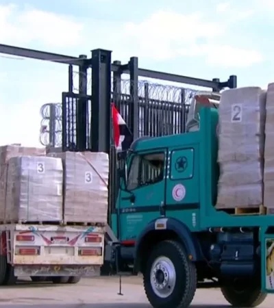 Ingresan alimentos por la frontera con Egipto    /