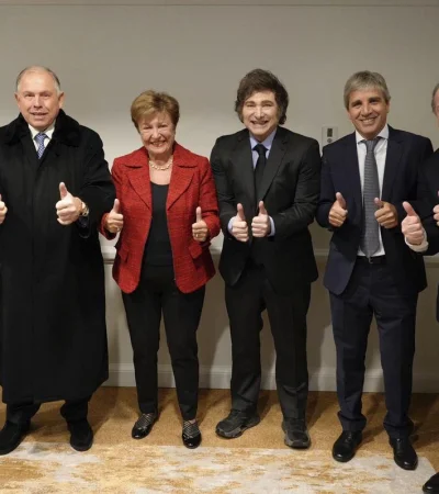 El presidente y la delegación argentina con Kristalina Georgieva    /