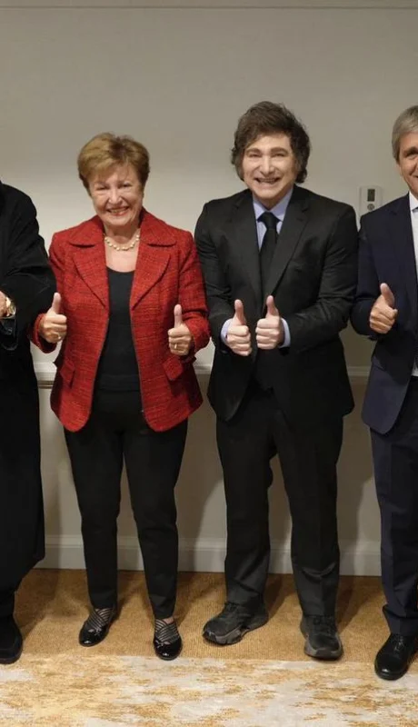 El presidente y la delegación argentina con Kristalina Georgieva    /