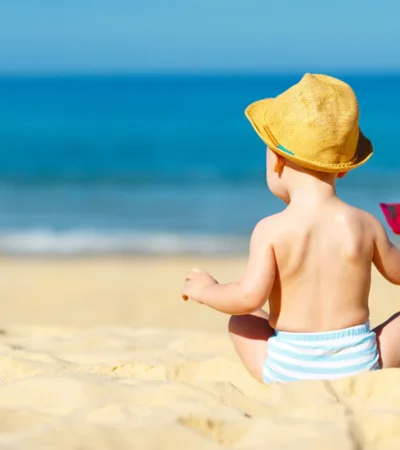 Los menores deben salir del país con la autorización de madre y padre.