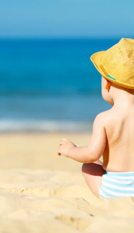 Los menores deben salir del país con la autorización de madre y padre.