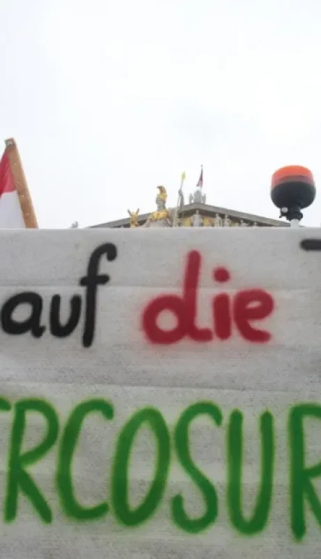 La conducción de la UE está buscando opciones para apaciguar la cólera del subsidiado campo europeo.