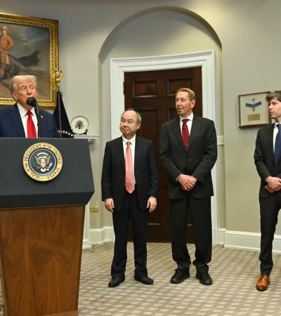 Trump, secundado por tres de los grandes CEO techs presentó un megaproyecto de IA sin restricciones ¿Te resulta inquietante?