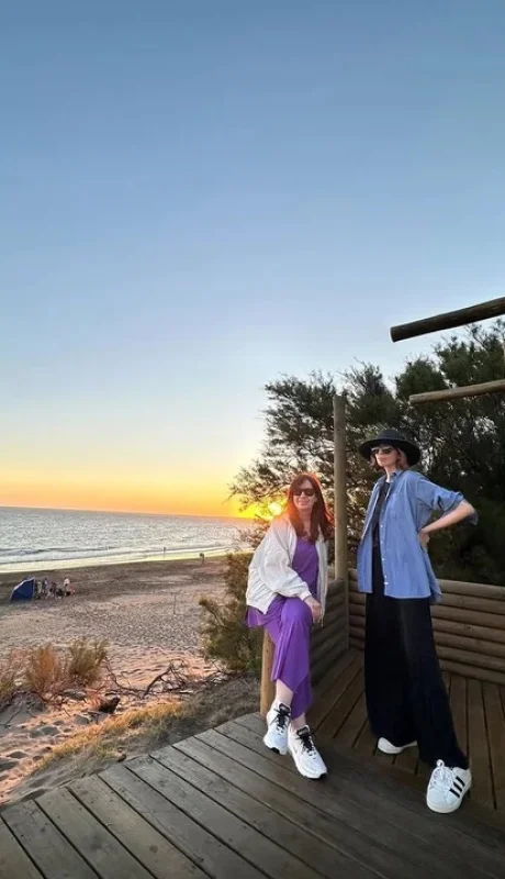 Florencia Kirchner mostró en redes la vacaciones junto a su madre y su hija.