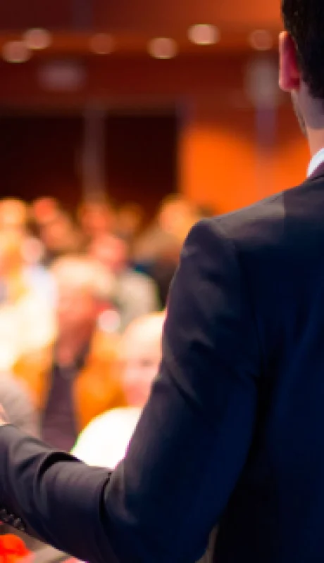 El coaching puede ayudar a los líderes empresariales a mejorar su rendimiento en áreas como la comunicación, la resolución de problemas y la gestión.