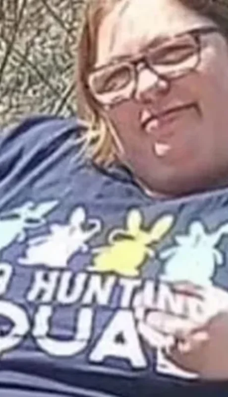 La mujer pesa alrededor de 154 kilos.