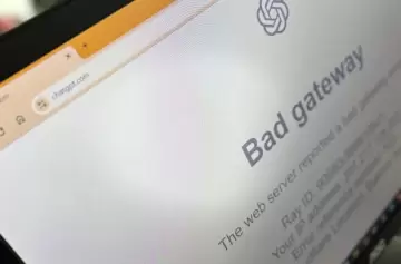 Se cayó en el mundo el ChatGPT: ardieron las redes sociales con burlas y memes