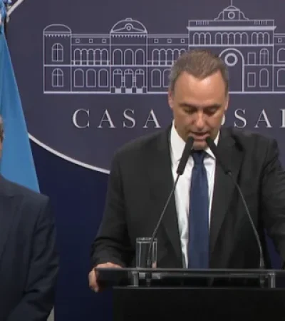 La conferencia de prensa de Caputo y Adorni