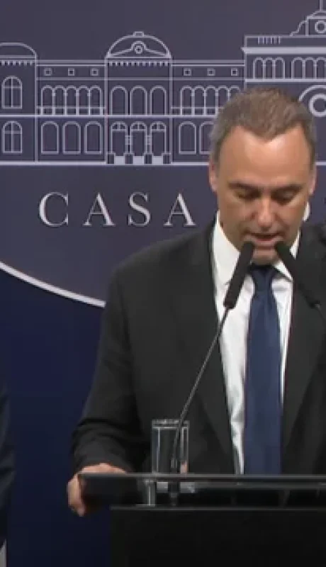 La conferencia de prensa de Caputo y Adorni