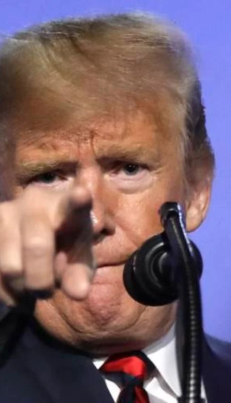 El decreto firmado por el magnate entró a regir y ya fue comunicado por la secretaria de Estado.